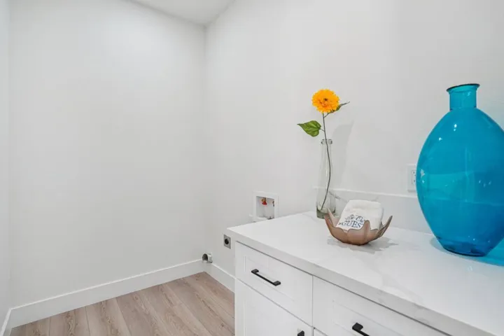 26-web-or-mls-Spyglass Ave-S3101-026
