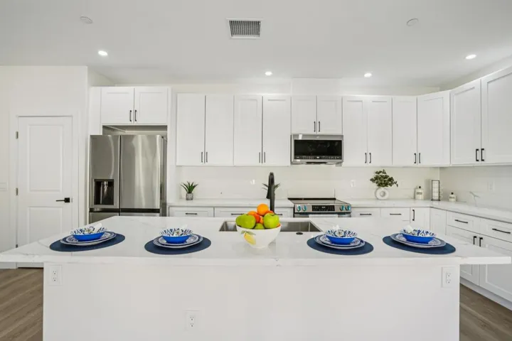 15-web-or-mls-Spyglass Ave-S3101-015