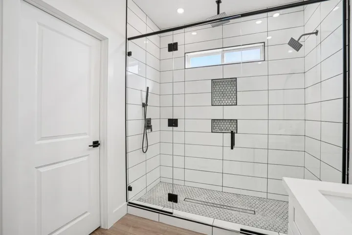 23-web-or-mls-Spyglass Ave-S3101-023