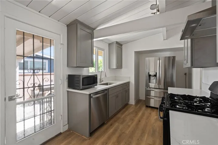 Beautiful kitchen completely remodeled 2 years ago