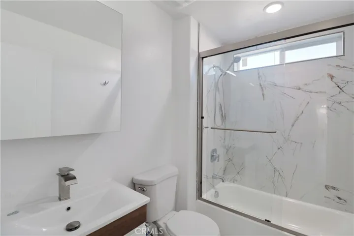 Main House Upstairs Bathroom
