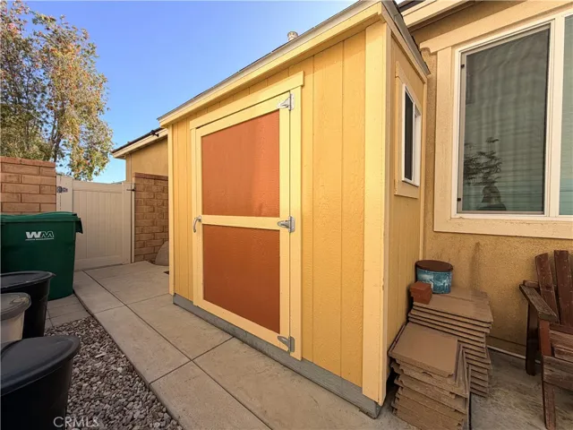 Garden shed in the side yard
