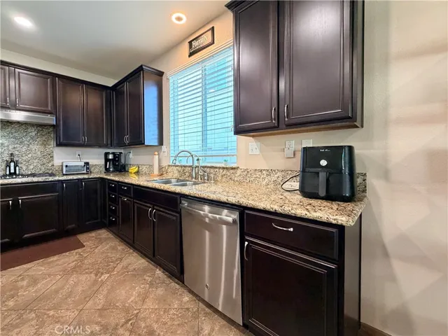 Long countertop for maximum prep space