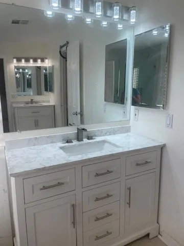 31675 VICTOR BATHROOM3