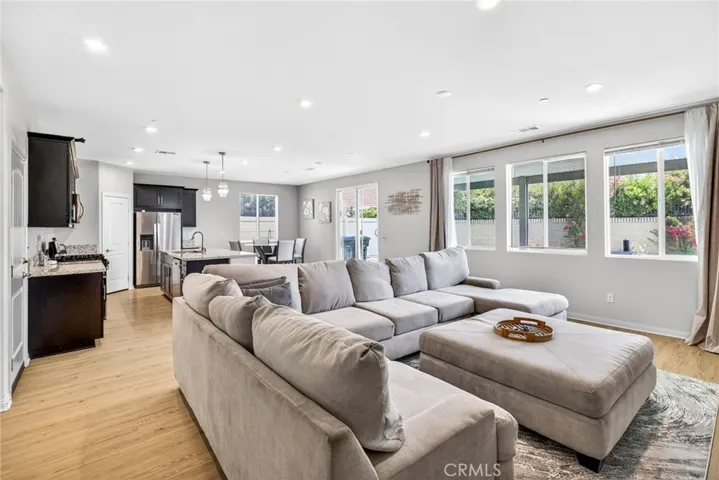 OPEN FLOOR PLAN