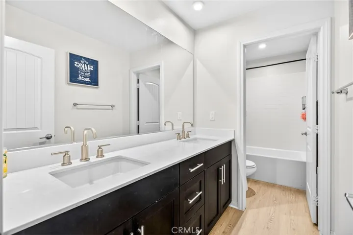 FULL BATHROOM 1