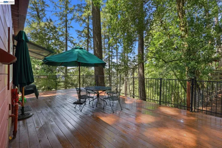 11700 Oak Rd, Forestville, California 95436