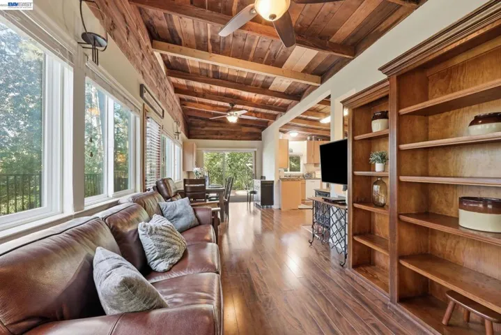 11700 Oak Rd, Forestville, California 95436