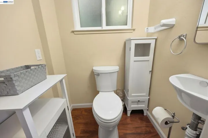 11700 Oak Rd, Forestville, California 95436