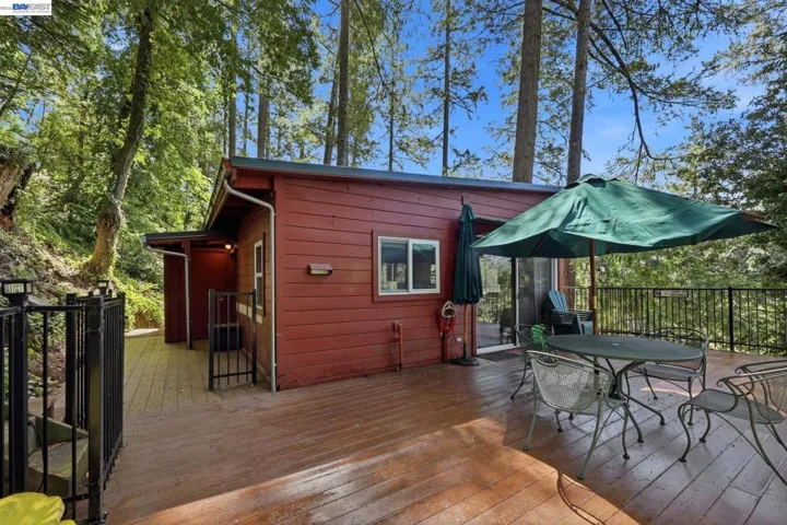 11700 Oak Rd, Forestville, California 95436