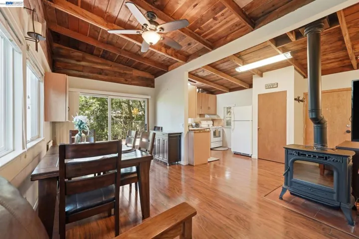 11700 Oak Rd, Forestville, California 95436
