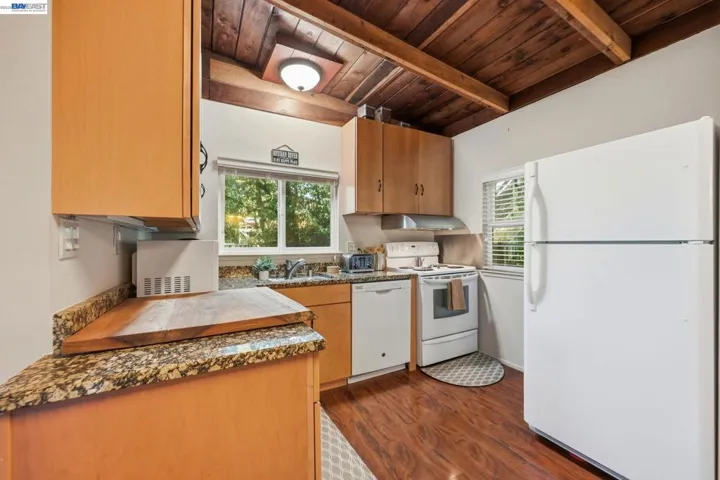 11700 Oak Rd, Forestville, California 95436