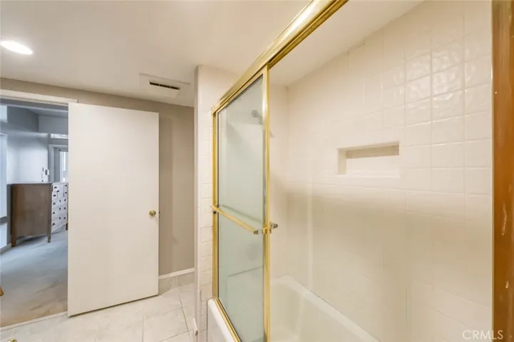 Jack and Jill downstair full bath 2