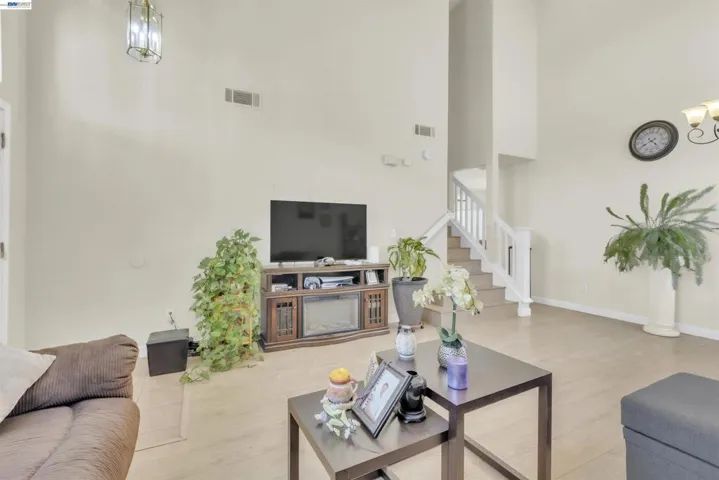 5059 Glenhollow Way, Antioch, California 94531