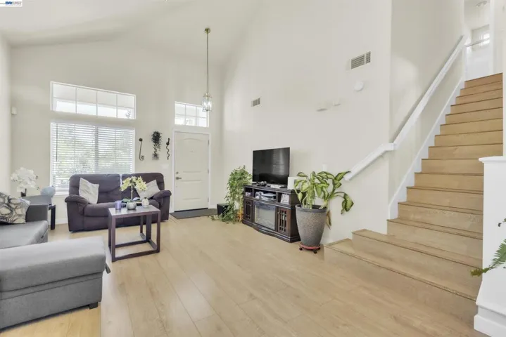5059 Glenhollow Way, Antioch, California 94531