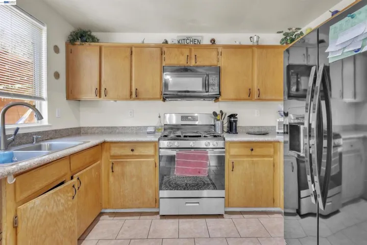 5059 Glenhollow Way, Antioch, California 94531