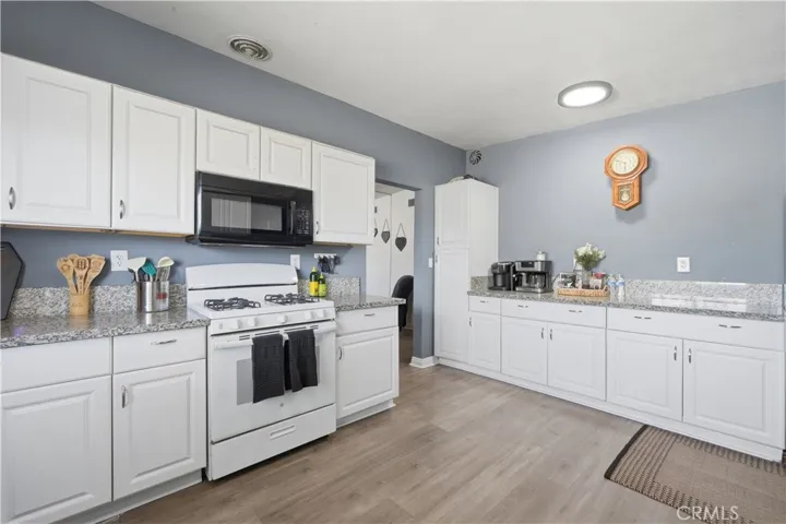 6327 Linda Lee Drive, Yucca Valley, California 92284