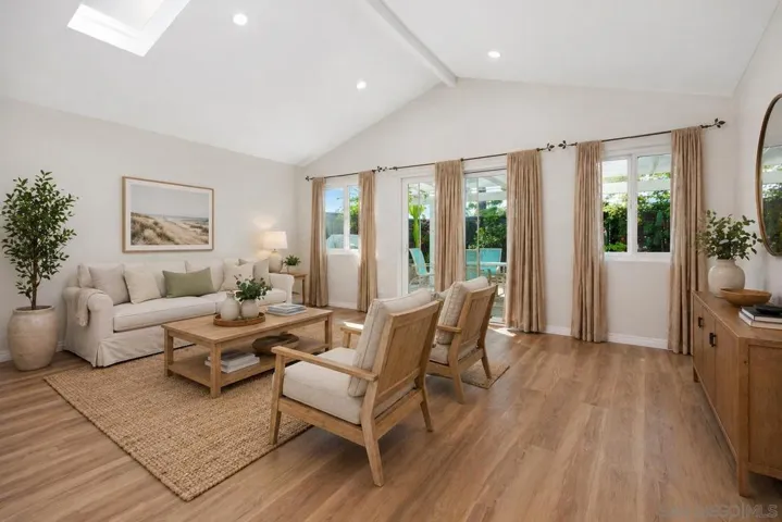 https://zimg.paragon.ice.com/ParagonImages/Property/PA/SDMLS/-522818/13/533/400/25458c14764f9ec738159658bb642ed3/3/8e76c09e761eb36fc675787e6039b2d8/-522818-0a53d42d-cd96-453b-8db2-d8d93d1f3fb9.JPG