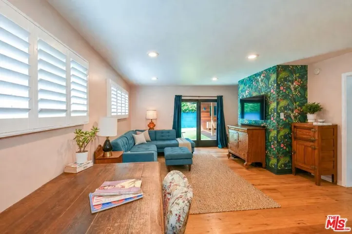 5245 Ventura Canyon Avenue, Van Nuys, California 91401