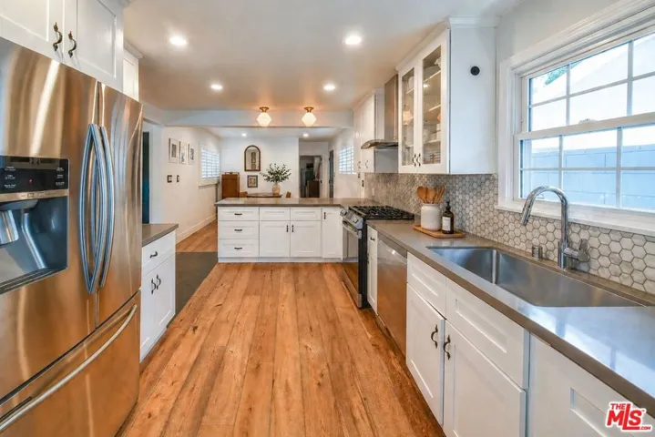 5245 Ventura Canyon Avenue, Van Nuys, California 91401