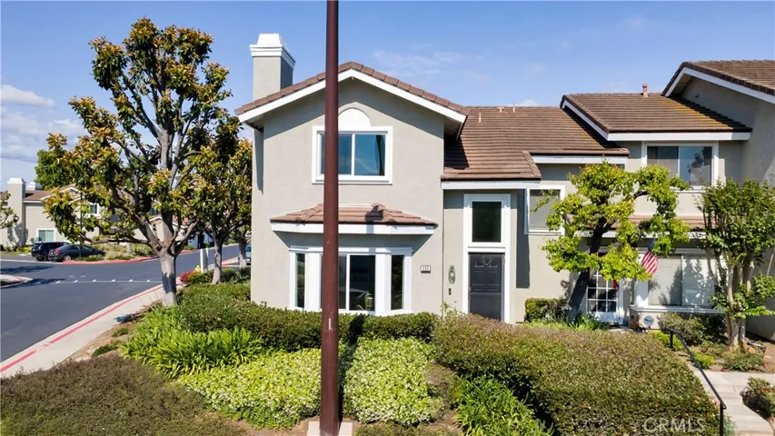 Wonderful corner townhome Inside the Loop!