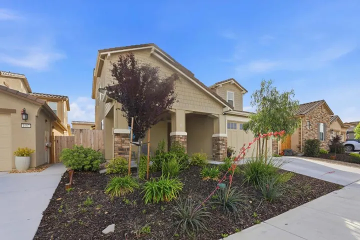 1097 Sunridge Drive, Hollister, California 95023