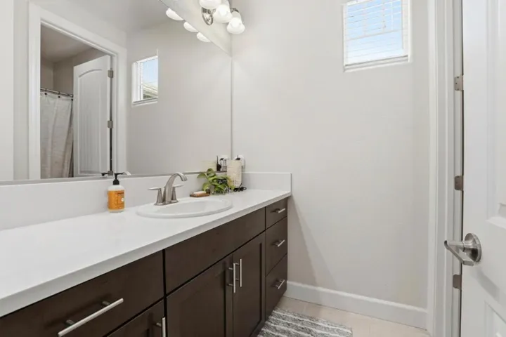 1097 Sunridge Drive, Hollister, California 95023