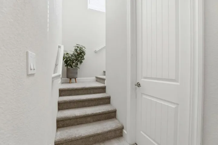 1097 Sunridge Drive, Hollister, California 95023