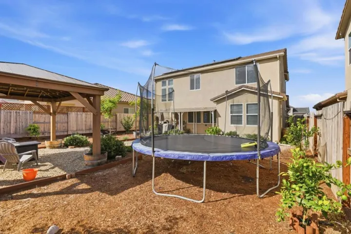 1097 Sunridge Drive, Hollister, California 95023
