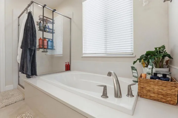 1097 Sunridge Drive, Hollister, California 95023