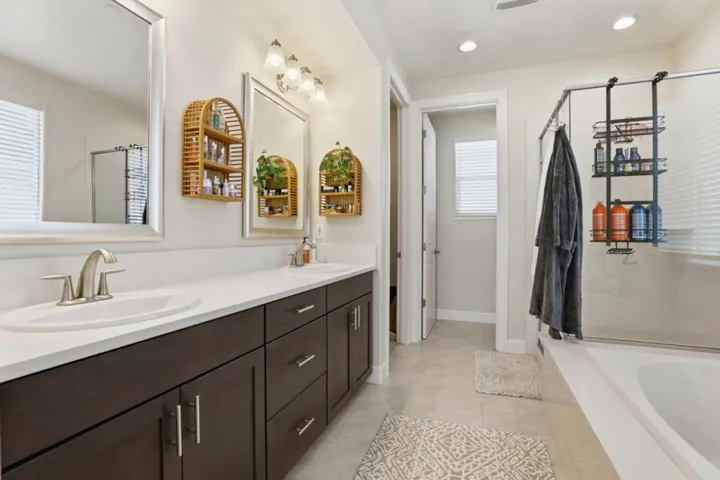 1097 Sunridge Drive, Hollister, California 95023