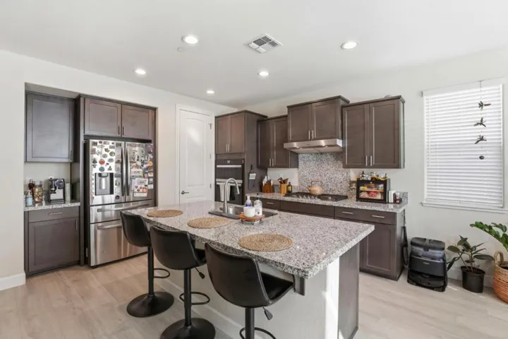 1097 Sunridge Drive, Hollister, California 95023