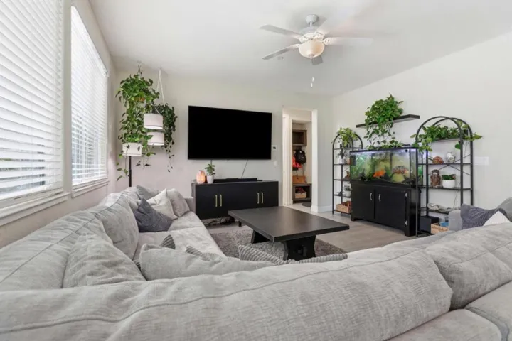 1097 Sunridge Drive, Hollister, California 95023