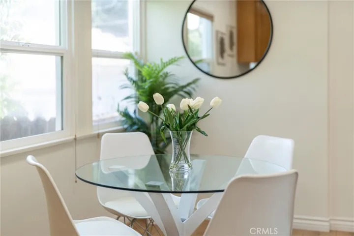 Eating nook off of the kitchen.