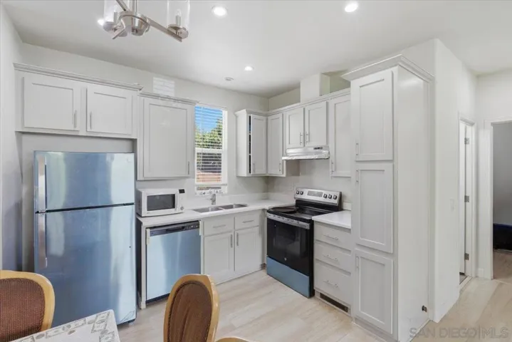 907 Seph Way, Escondido, California 92027