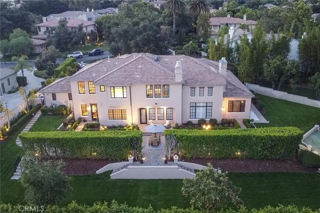 725 Carriage House Dr