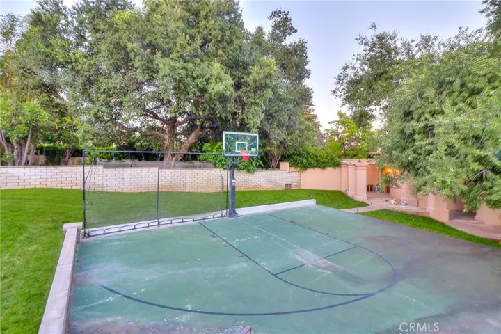 725 Carriage House Drive, Arcadia, California 91006