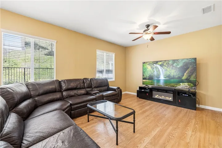 28637 Placerview Trail, Saugus, California 91390
