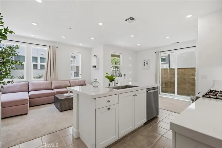 208 Yerba, Irvine, California 92618