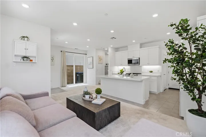208 Yerba, Irvine, California 92618
