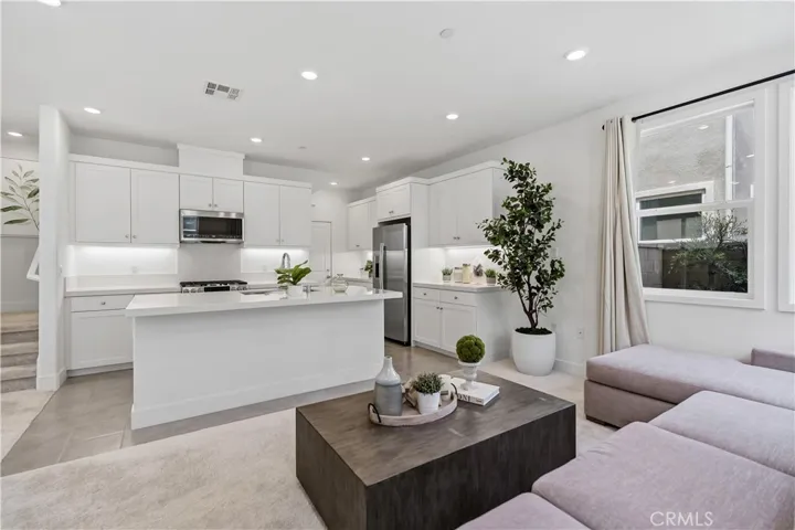 208 Yerba, Irvine, California 92618