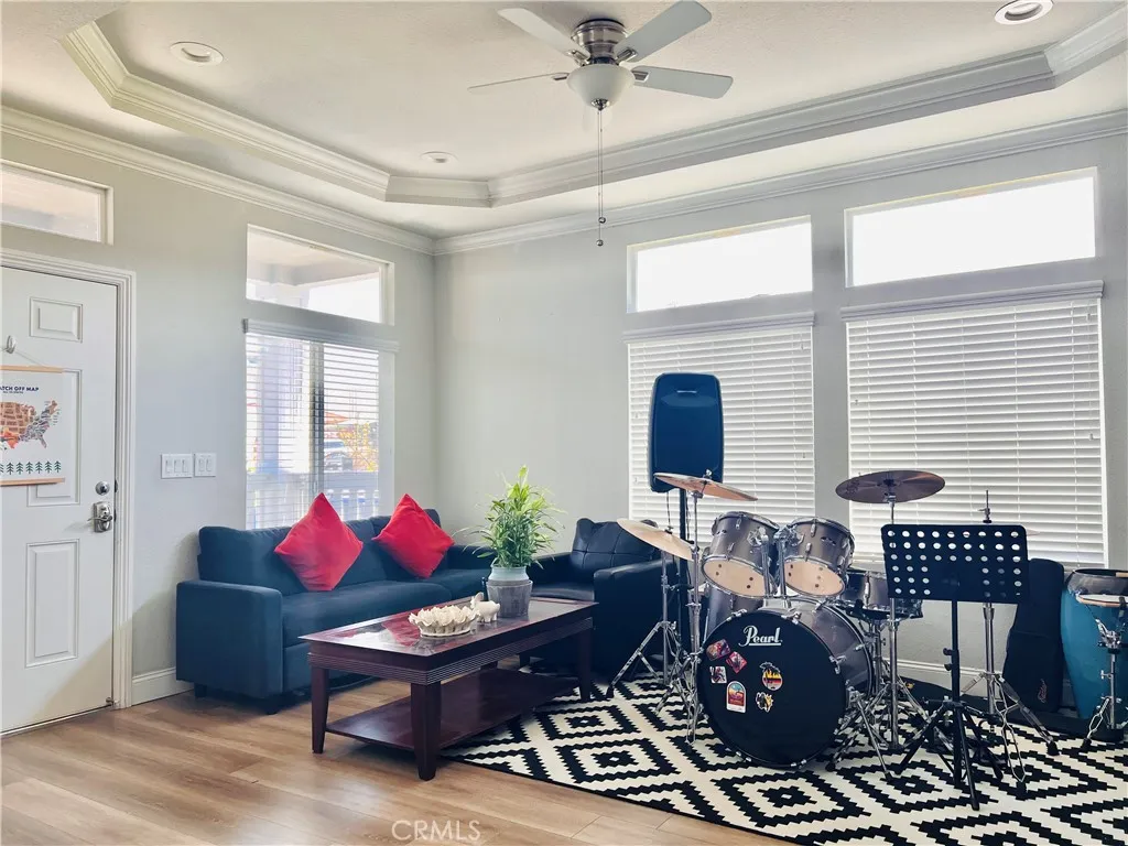 Living room - view 7