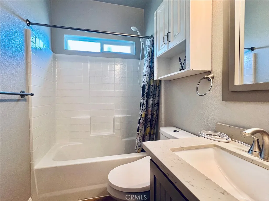 2nd bathroom - view 3