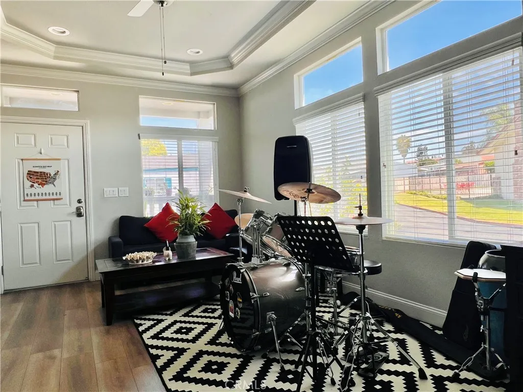 Living room - view 6