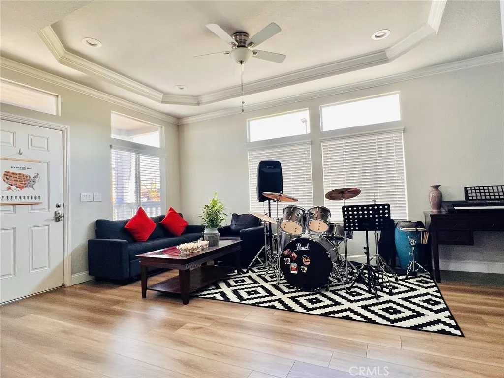 Living room - view 8