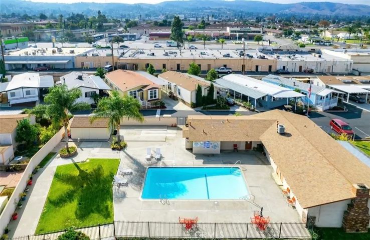 Community swimming pool - view 3