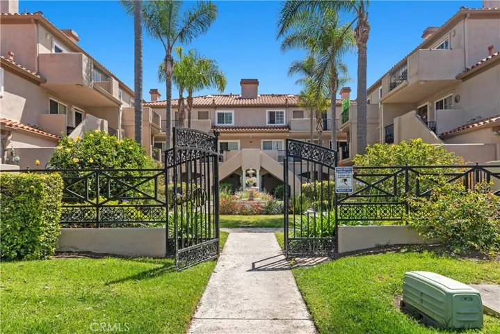 606 Lake #22 Street, Huntington Beach, California 92648