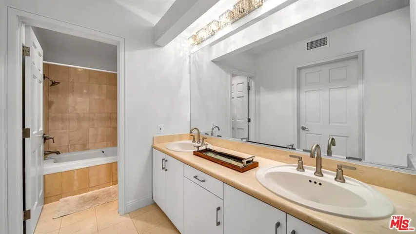 10724 Wilshire Boulevard 809, Los Angeles, California 90024