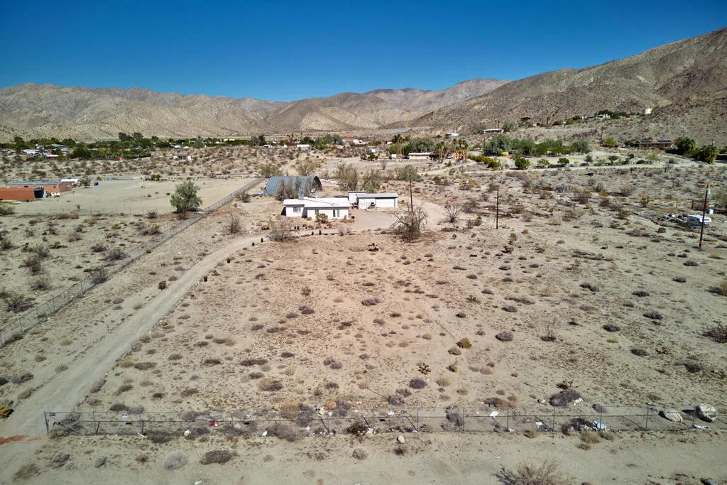 73300 Paradise Ave Desert Hot-large-017-