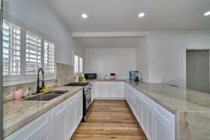 73300 Paradise Ave Desert Hot-large-045-